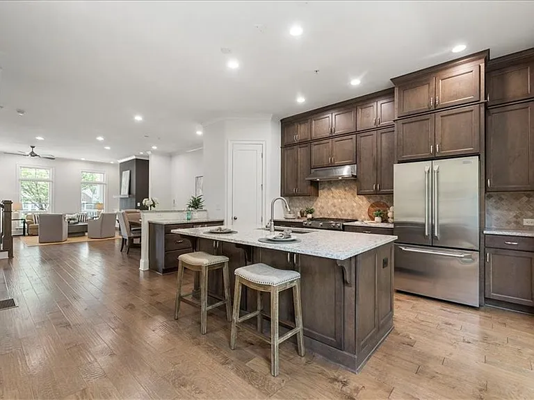 1233 Parkstead Ln — Photo 20