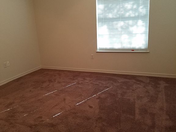 4th image of 5901 Victory Dr APT 206