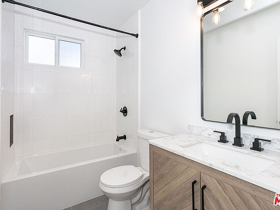 5th image of 955 N Croft Ave APT 5
