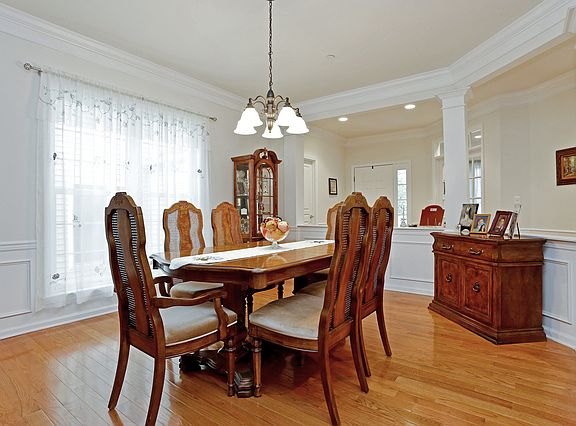 3rd image of 20 Langdon Grv #20