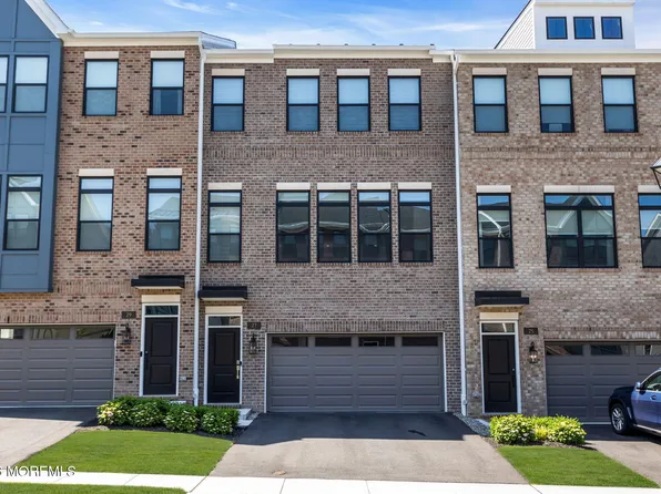 27 Linder Court, Middletown, NJ 07748