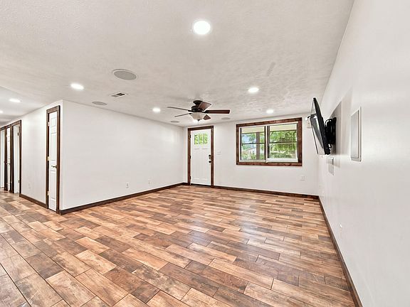 4th image of 2228 E Huntington Street