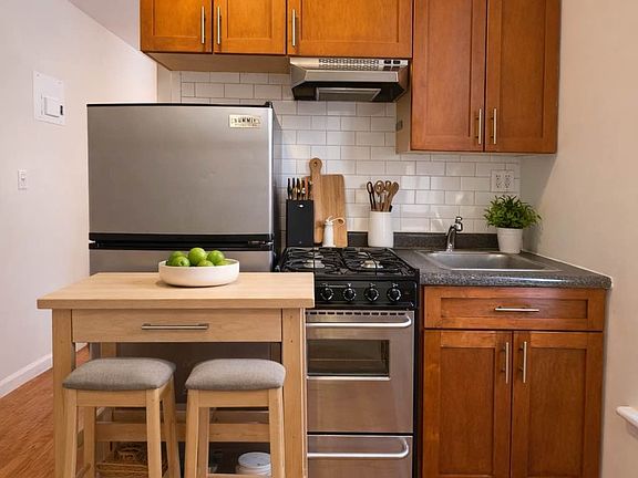 2nd image of 236 E 80th St #5F