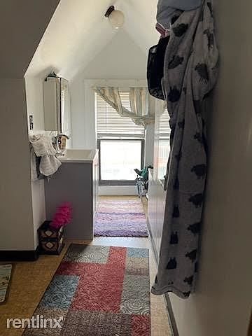 Bathroom 1-2