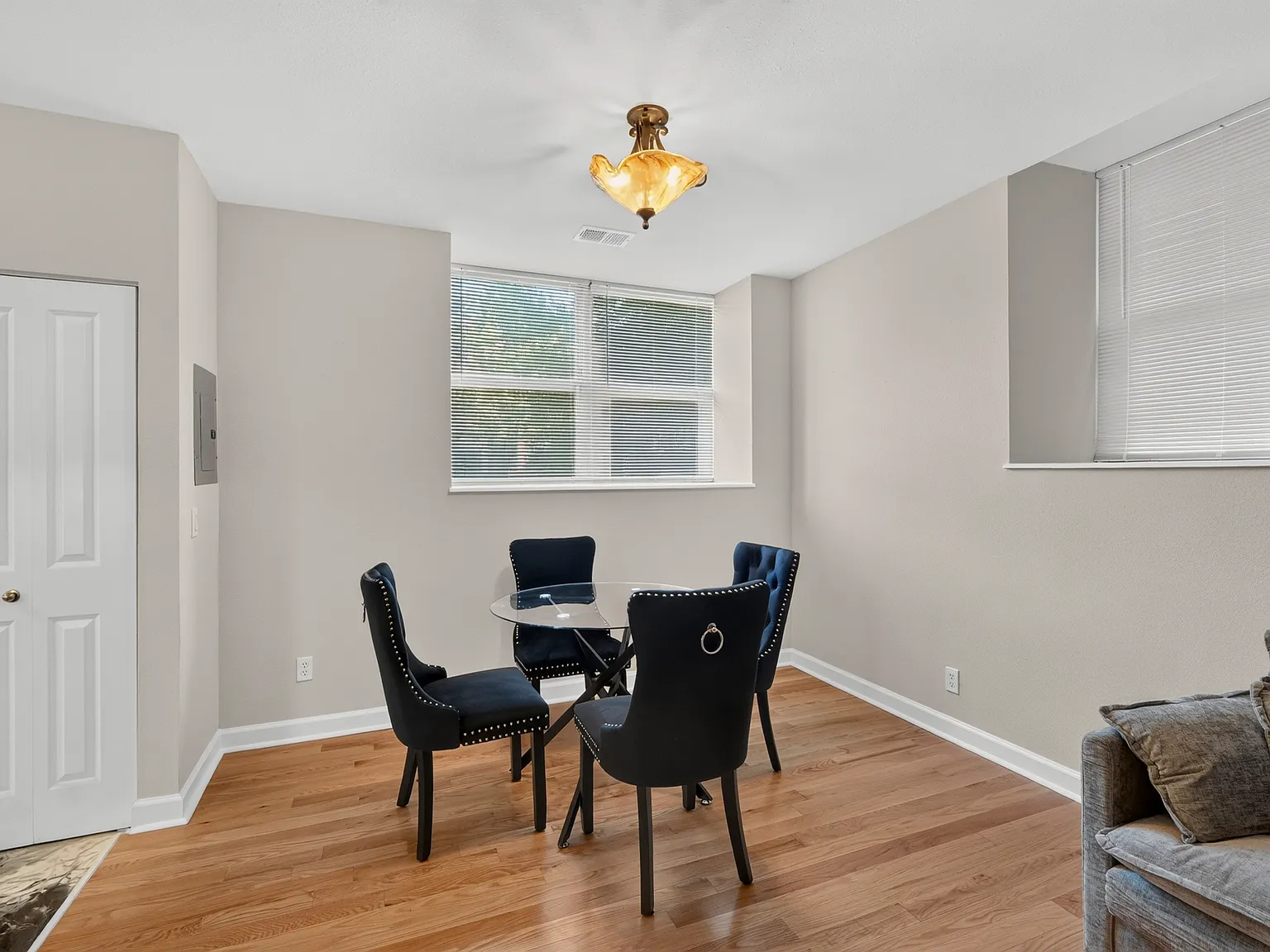 2 bed, 945 sqft, $2,200 — Photo 4