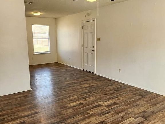 5th image of 261 Audrey Ave