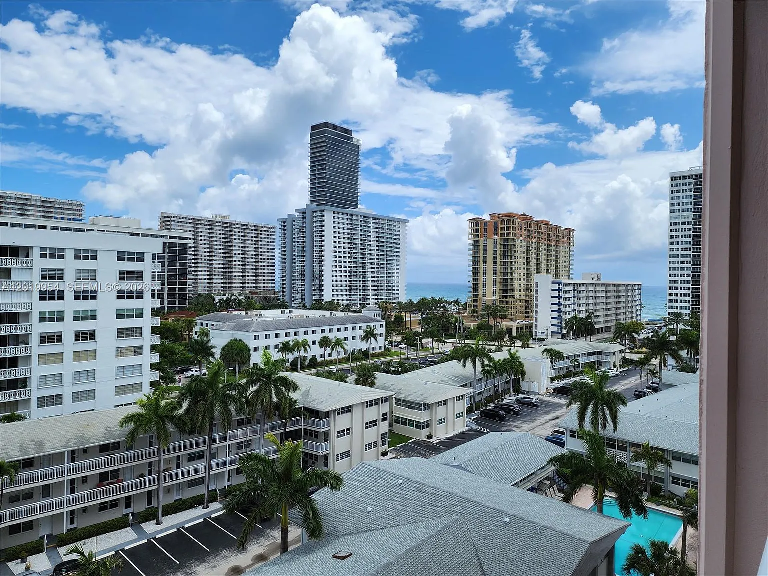 Clifton Condo — Photo 2