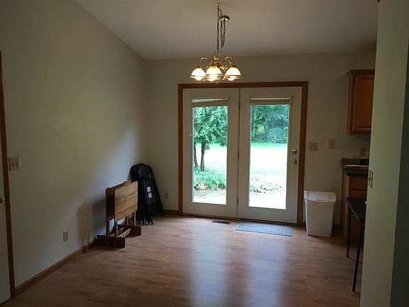4th image of 23136 Montrose Park Dr S