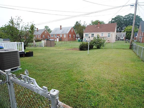 5th image of 1016 Jamestown Ave