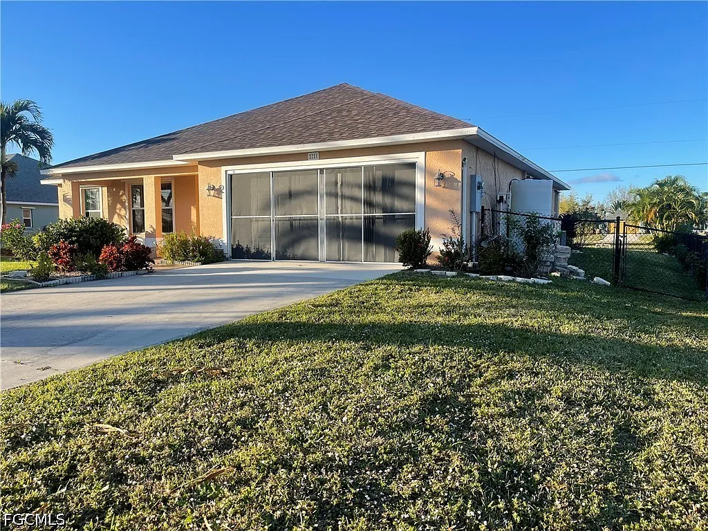 3 bed, 2.0 bath, 1693 sqft, $2,000 — Photo 2