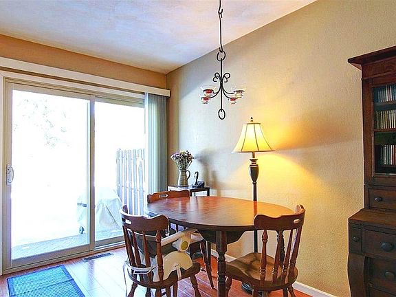 4th image of 203 Williamsburg Way Ct