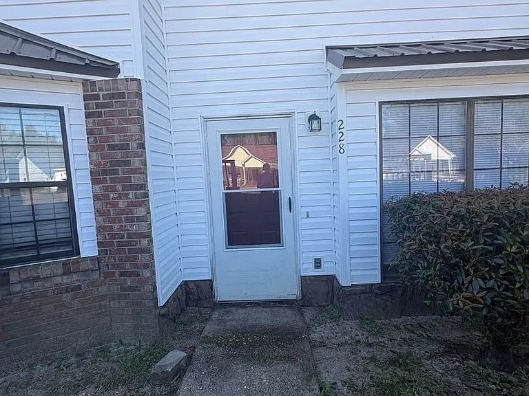 228 Edith Way — Photo 2