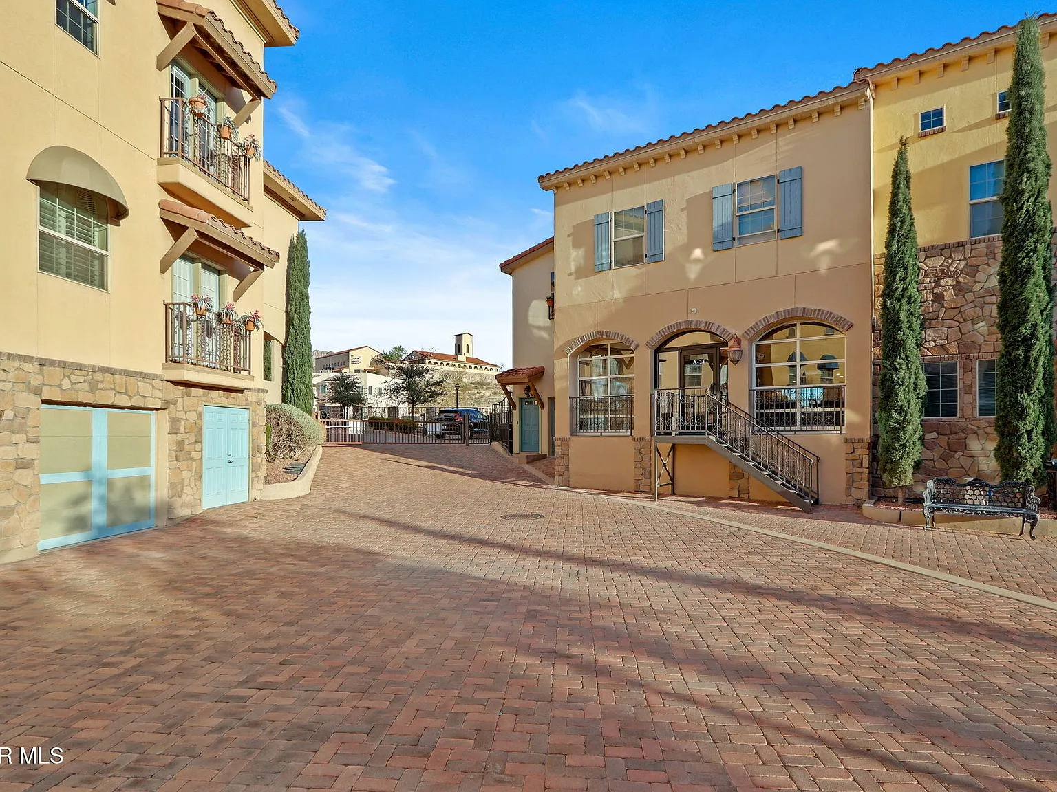 1 bed, 1.0 bath, 1040 sqft, $2,000 — Photo 4
