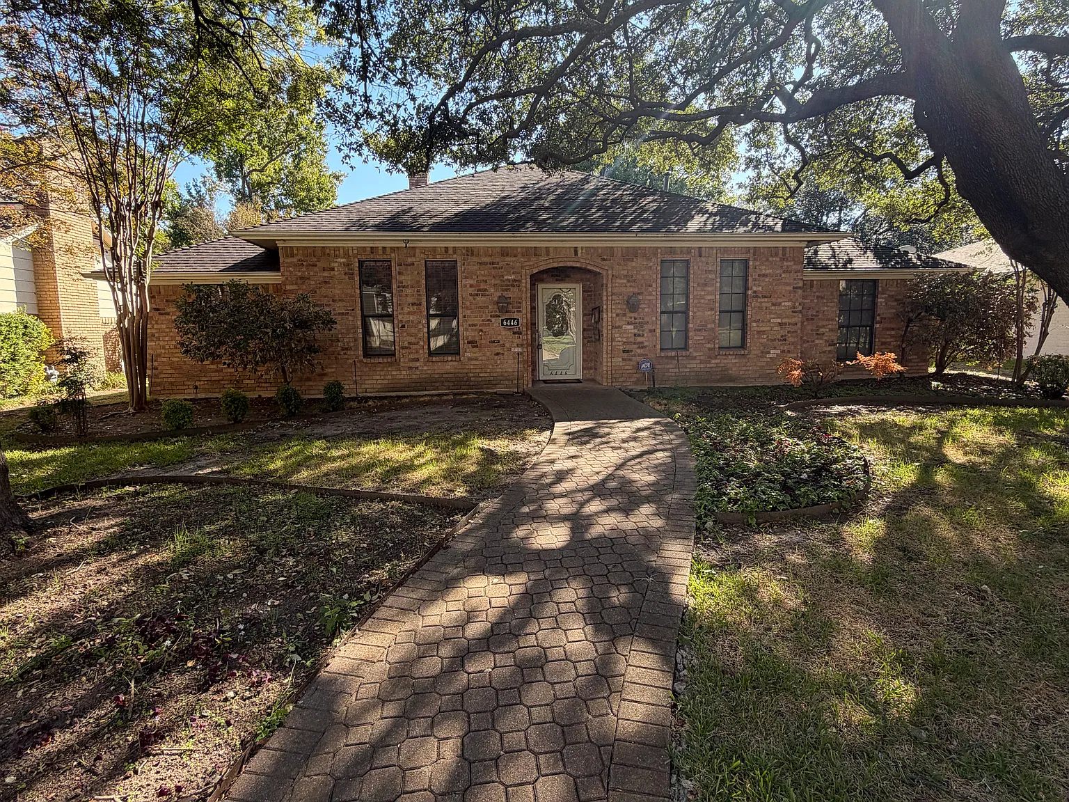 4 bed, 2.5 bath, 2208 sqft, $4,900 — Photo 2