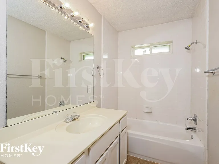1000 High Crest Dr — Photo 13