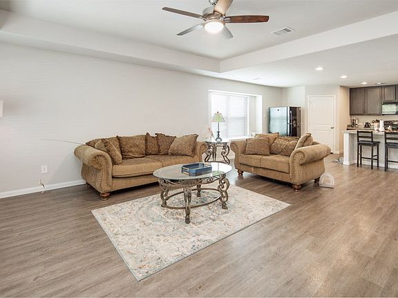5th image of 947 Harper Ln