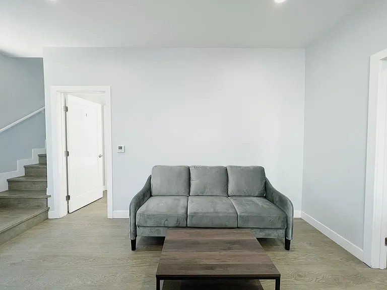2641 S Budlong Ave — Photo 19