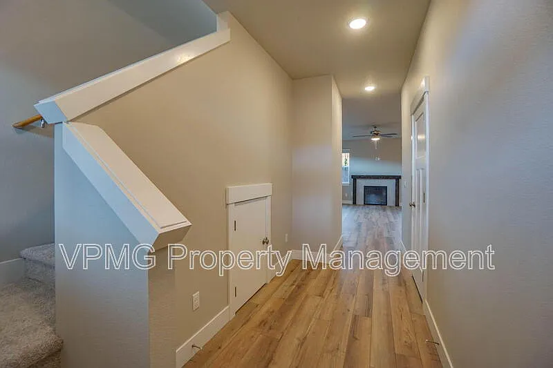 4 bed, 2.5 bath, 1850 sqft, $2,895 — Photo 3