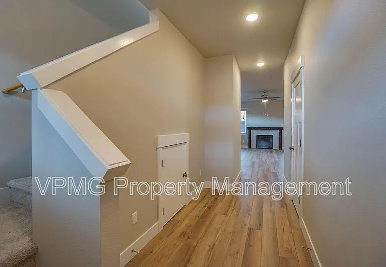 313 E Caribou Ct — Photo 3