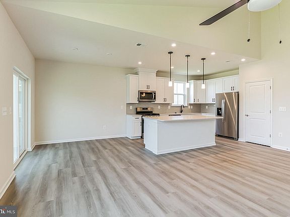 4th image of 36159 Windsor Park Dr