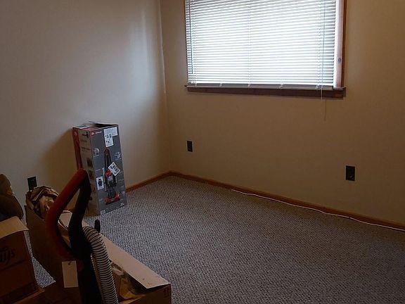 3rd image of 464 Elm St #464