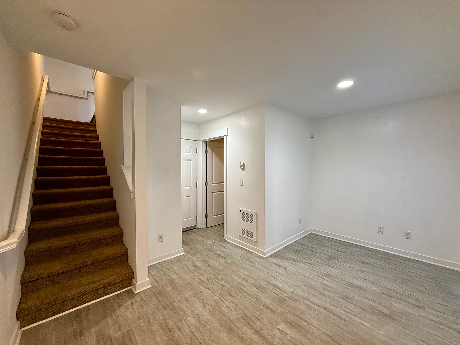 2 bed, 2.5 bath, 1400 sqft, $3,745 — Photo 2