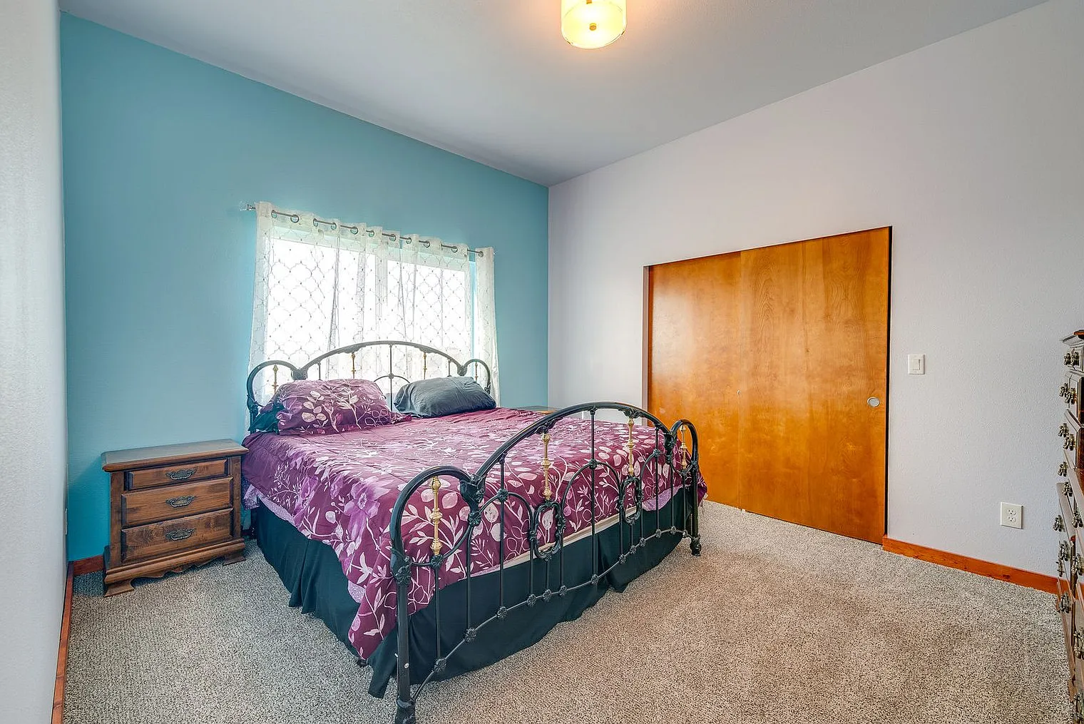 4 bed, 2.0 bath, 2798 sqft, $4,419 — Photo 2