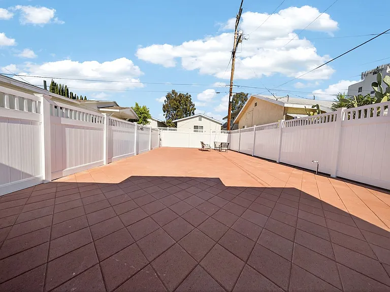 327 Vine St — Photo 43