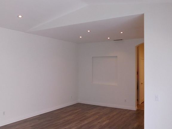 5th image of 9001 Owensmouth Ave Unit 20