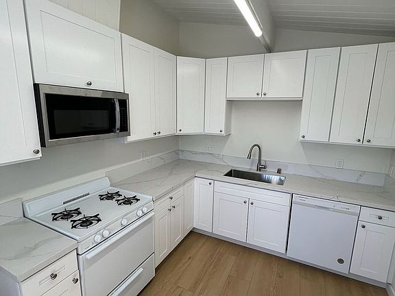 3rd image of 4005 Fond Du Lac Ave