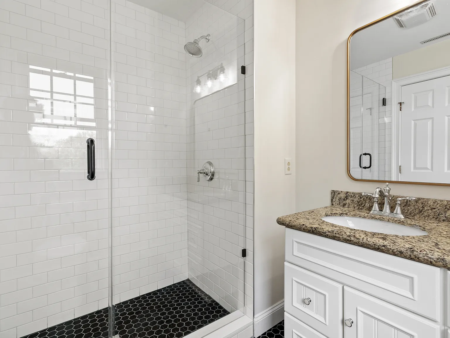 4 bed, 2.5 bath, 1550 sqft, $4,250 — Photo 2