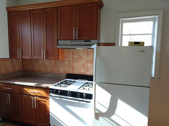 5th image of 126 Park Hill Ave APT 2F