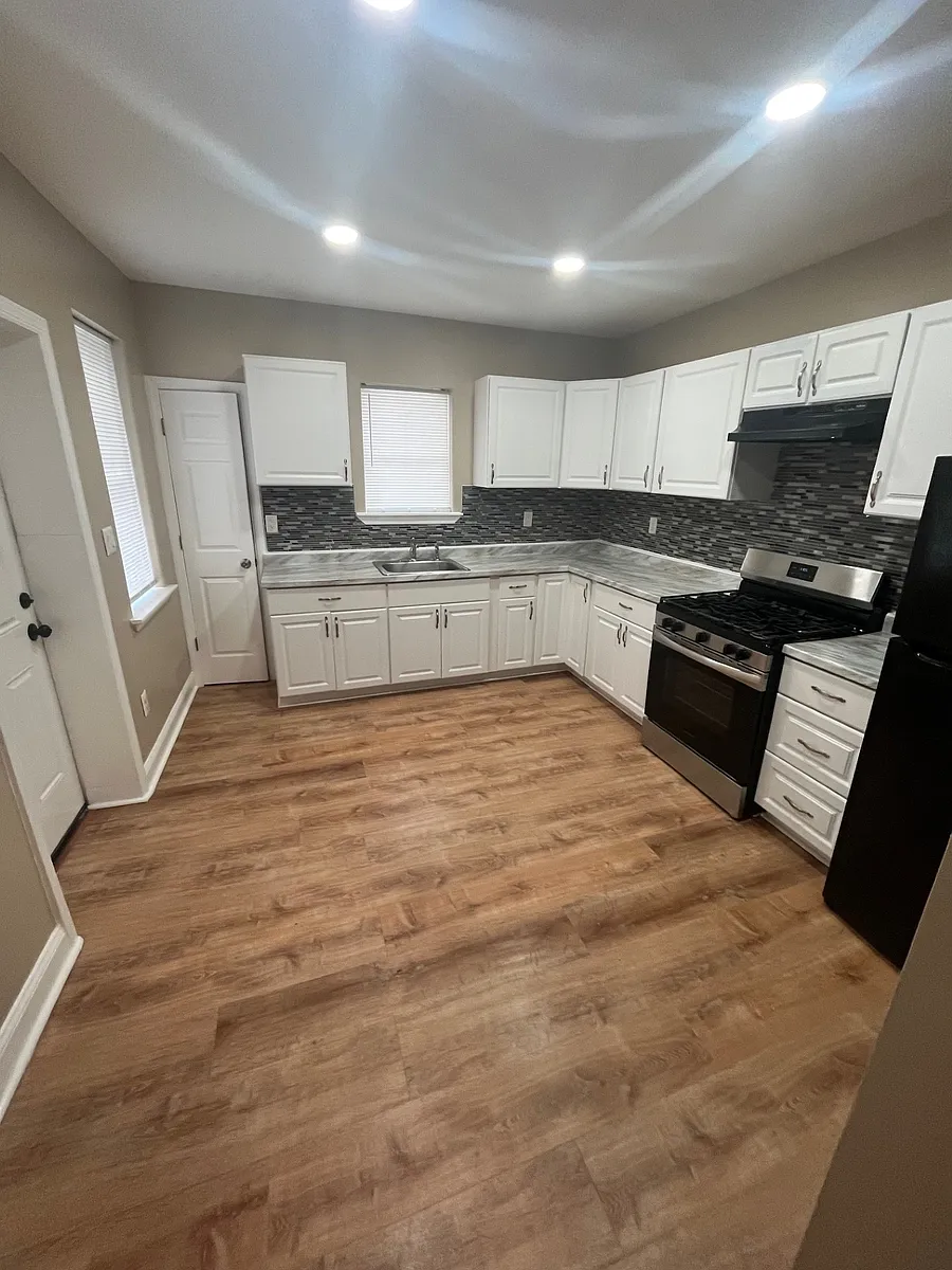 Building Photo - 102 Cuyler Ave #1