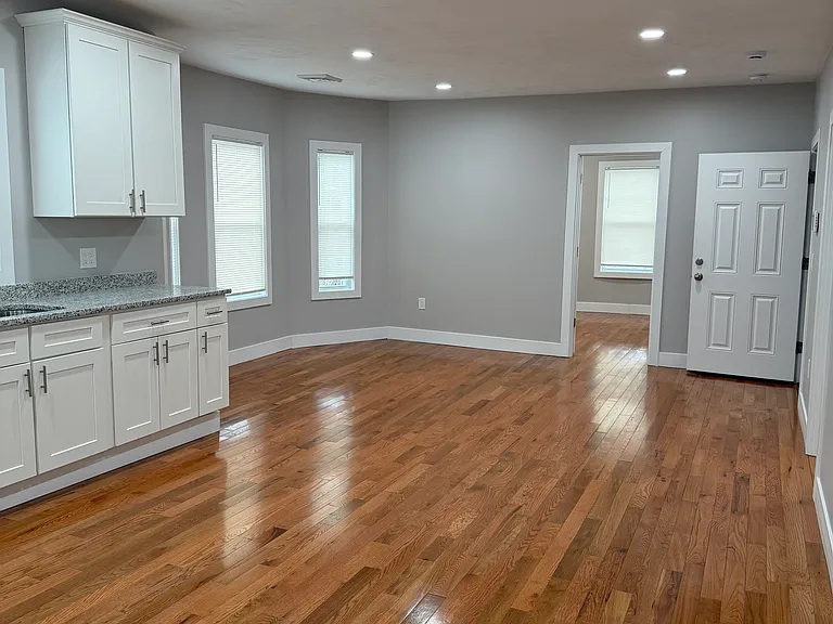 66 Waverly St #3 — Photo 3