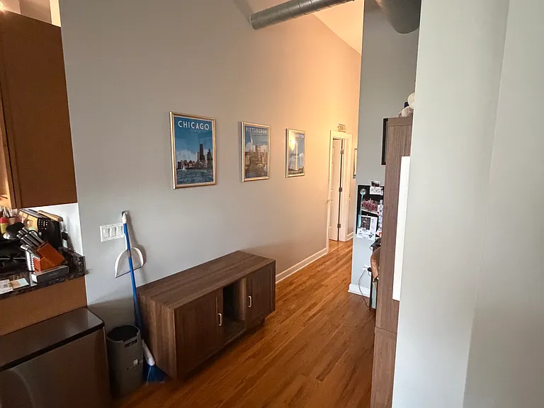 824 W Superior St #606 — Photo 6
