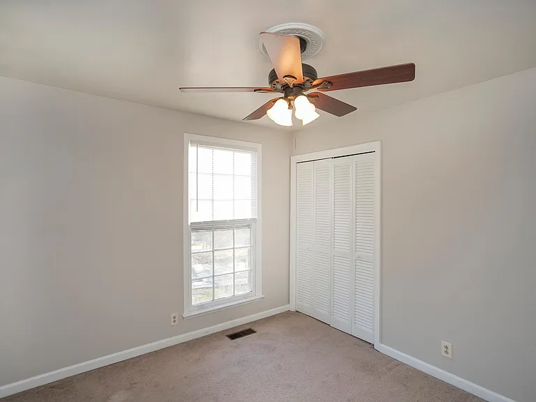 610 Ashley Ct — Photo 17