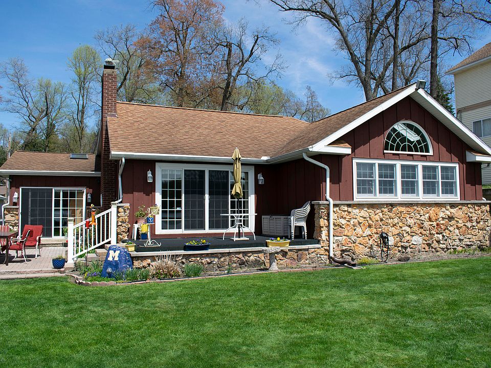 1st image of 66291 Lakeshore Dr