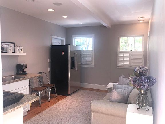 2nd image of 813 Hudson Ave #2