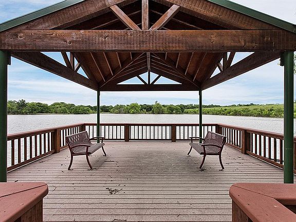 3rd image of 4658 Lake Breeze Dr