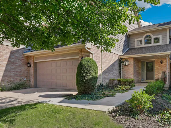 19 Long Cove Dr, Lemont, IL 60439