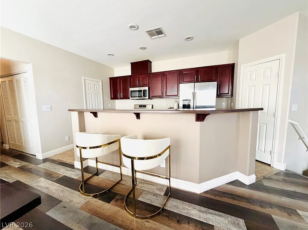 2 bed, 2.0 bath, 1220 sqft, $2,350 — Photo 3