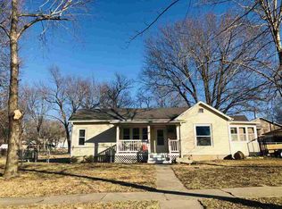 1220 7th St, Clay Center, KS 67432
