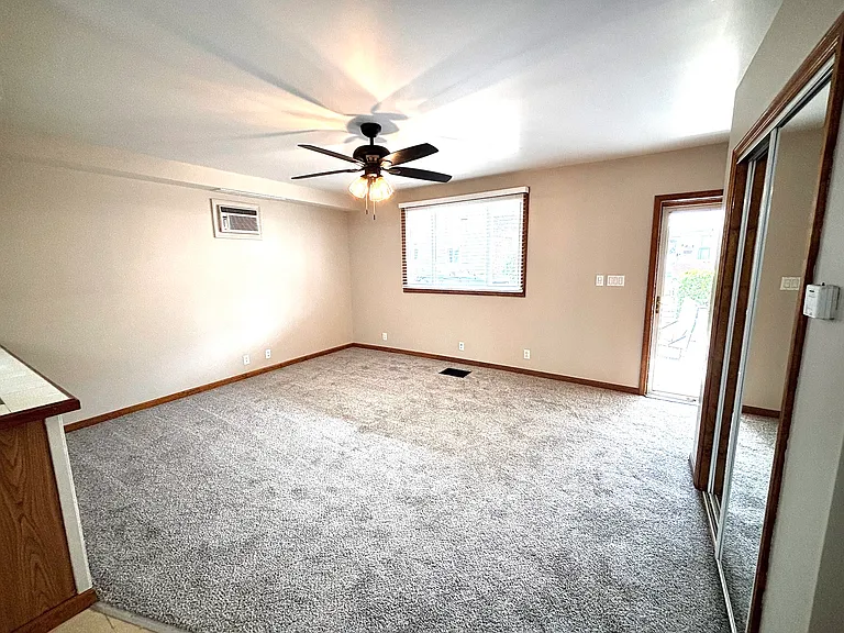 553 Foundry St — Photo 11