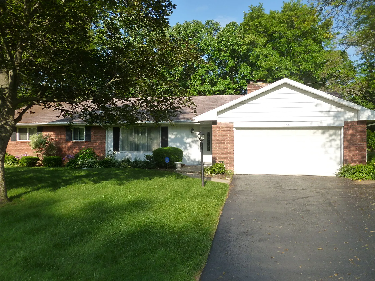 4921 Fairfield Dr photo 1