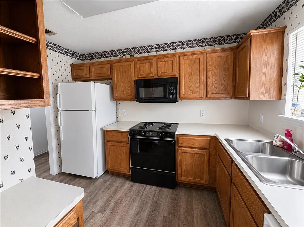 3 bed, 1223 sqft, $1,750 — Photo 4