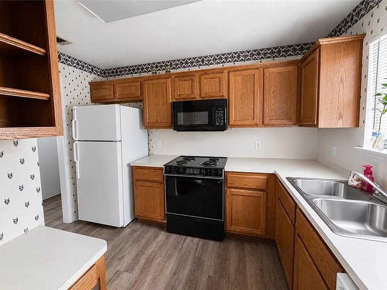 816 Azalea Ct — Photo 4