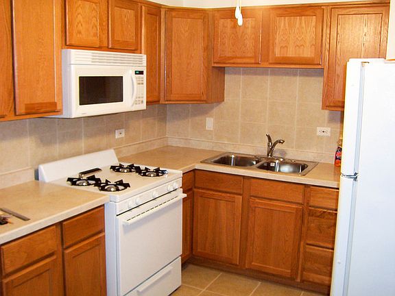 3rd image of 10811 S Lloyd Dr APT 6