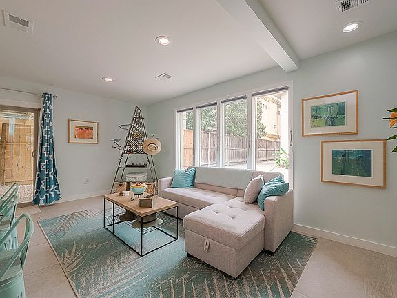 3rd image of 2415 1/2 Rosamond St