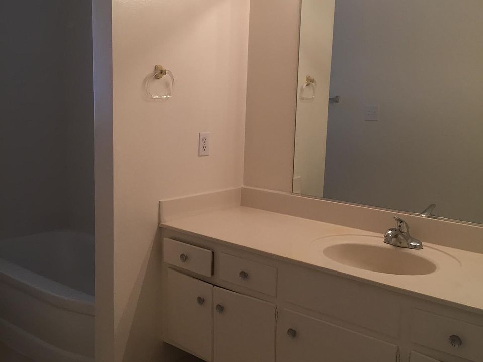 1st image of 102 W Summer St APT 8