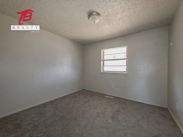 6811 Lyrewood Ln — Photo 54